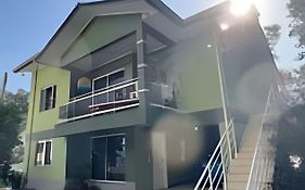 Casa das Bromélias-Com quiosque em meio à natureza